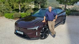 Volvo ES90 Ultra (2026) in Mulberry Red Metallic: Das Exterieur Volvo ES90 Ultra (2026) in Mulberry Red Metallic: Das Exterieur