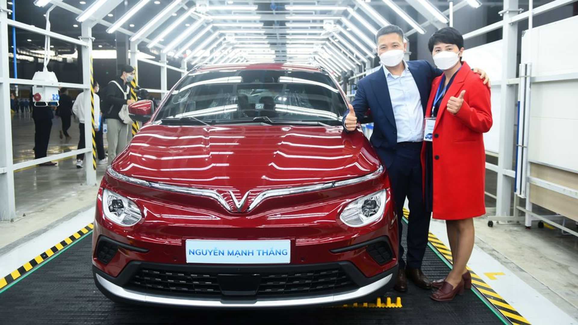 One of the first customers to receive VinFast VF e34 One of the first customers to receive VinFast VF e34